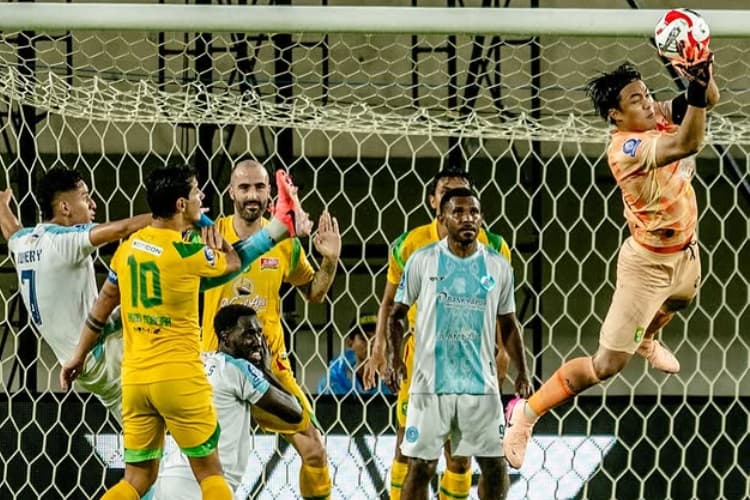 Persebaya Surabaya akan menghadapi Persis Solop pada pekan ke-11 BRI Super League 2025-2026. (Instagram @officialpersebaya)