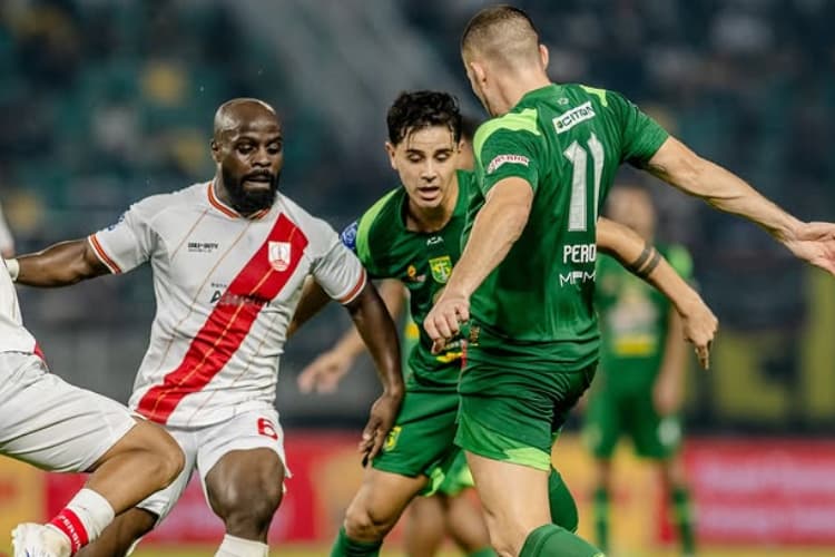 Persebaya Surabaya meraih kemenangan atas Persis Solo dalam laga pekan ke-11 BRI Super League 2025-2025 di Stadion Gelora Bung Tomo, Minggu (2/11/2025). (Dok. Instagram @officialpersebaya)